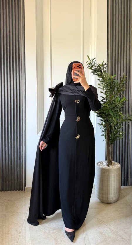 فستان أسود